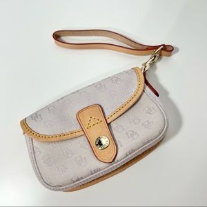 LDooney & Bourke Wristlet
